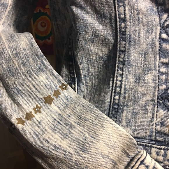 One of a kind golden wings on jean jacket - Picture 3 of 8